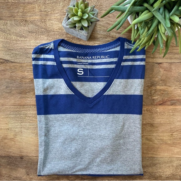 BANANA REPUBLIC Striped V-Neck Tee Shirt - Picture 10 of 10